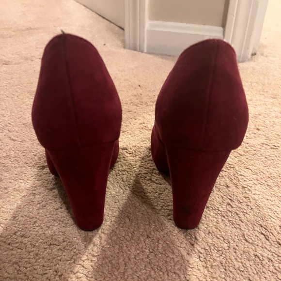 Me Too suede red shoes - Picture 2 of 3
